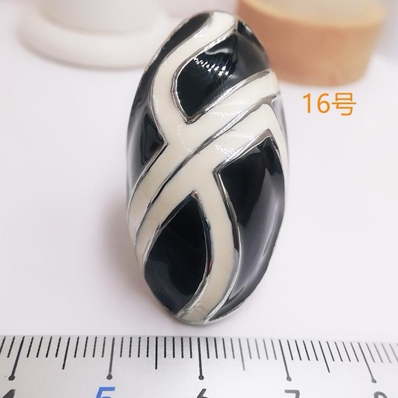 Dramatic Ring Abstract Black Stainless Steel Ring NWOTs Size 11 US - Picture 9 of 9